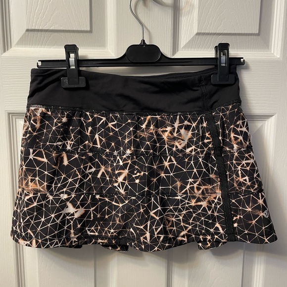 Small black Lululemon athletic skirt - Picture 4 of 8